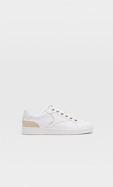 Weiße Sneaker mit Absatzdetail für 19,99€