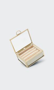 Box mit Ringen für 9,59€ in Stradivarius