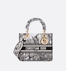 Medium Lady D-Lite Bag für 4100€ in Dior