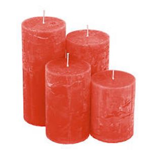 Rustikale Kerzen, ziegelrot, abgestuft, 4 Stück für 9,99€ in Buttinette
