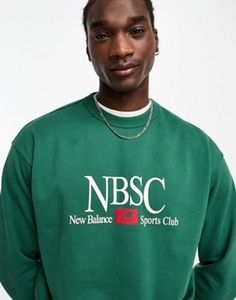 New Balance – Athletics NB Sports Club – Sweatshirt in Grün mit Rundhalsausschnitt für 56€ in ASOS